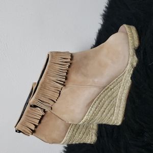 Elyse Walker Los Angeles Tan Fringe Suede Raffia Peep-Toe Wedges Size 7.5
